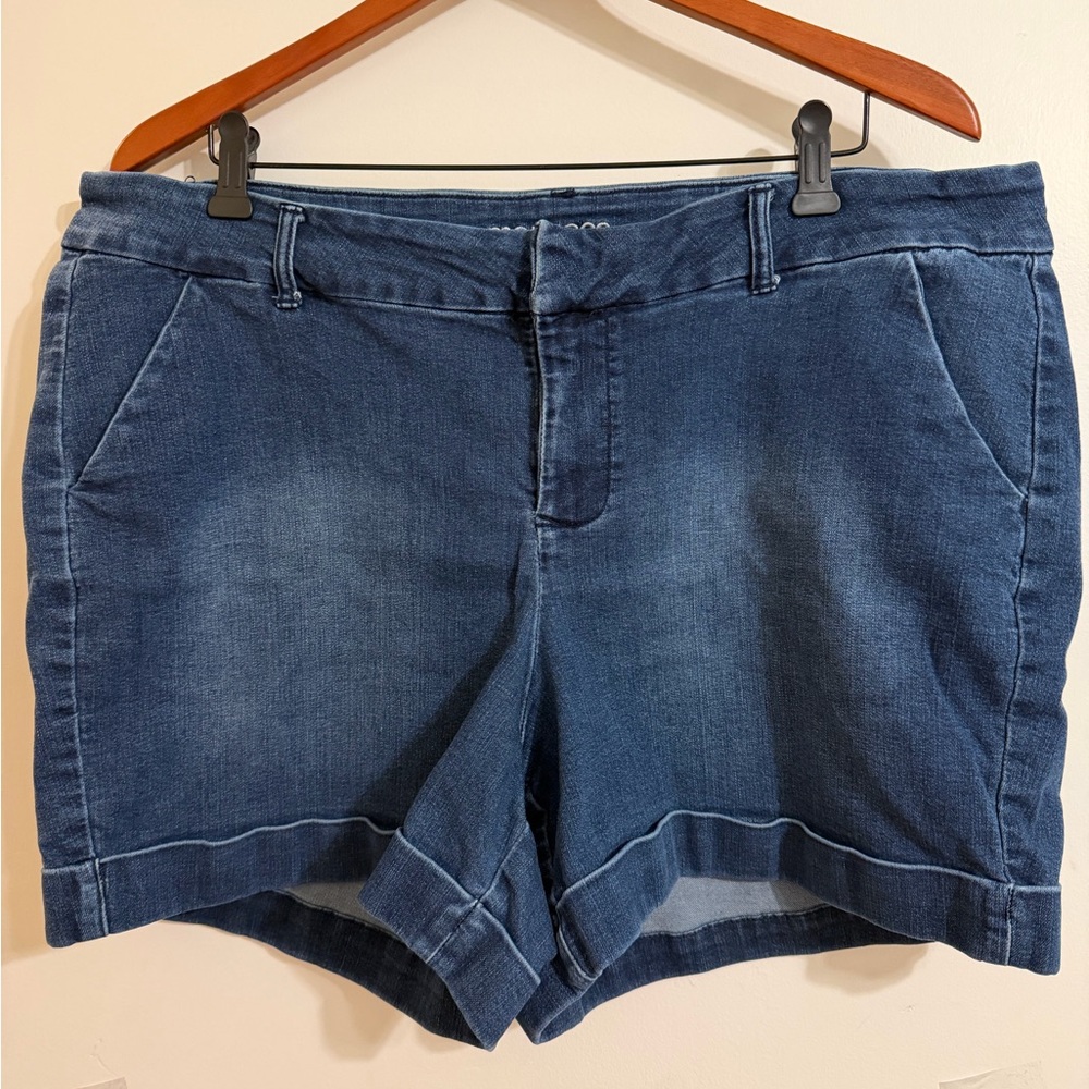 Maurices Dark Blue Jean Shorts size 22
